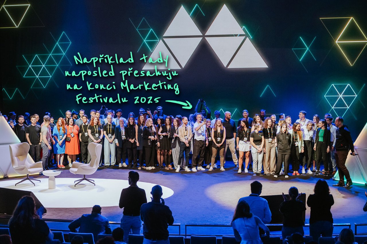 Skupinové finále na pódiu Marketing Festivalu 2025 před publikem